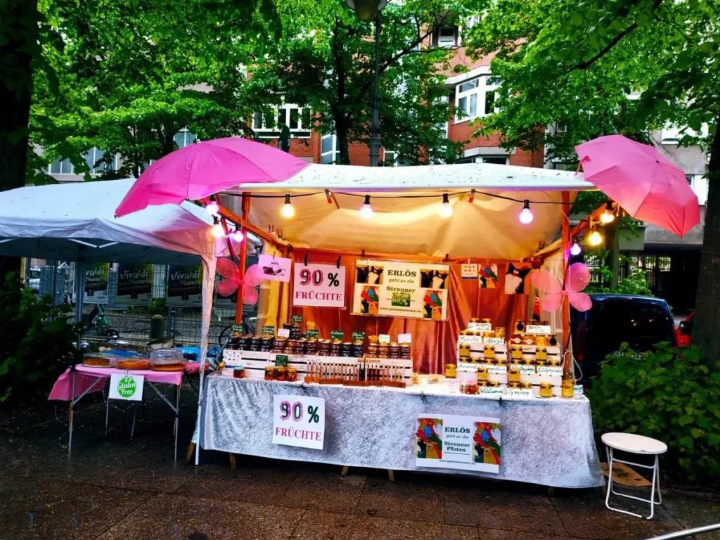 Streunerpfoten auf dem Winterfeldmarktplatz